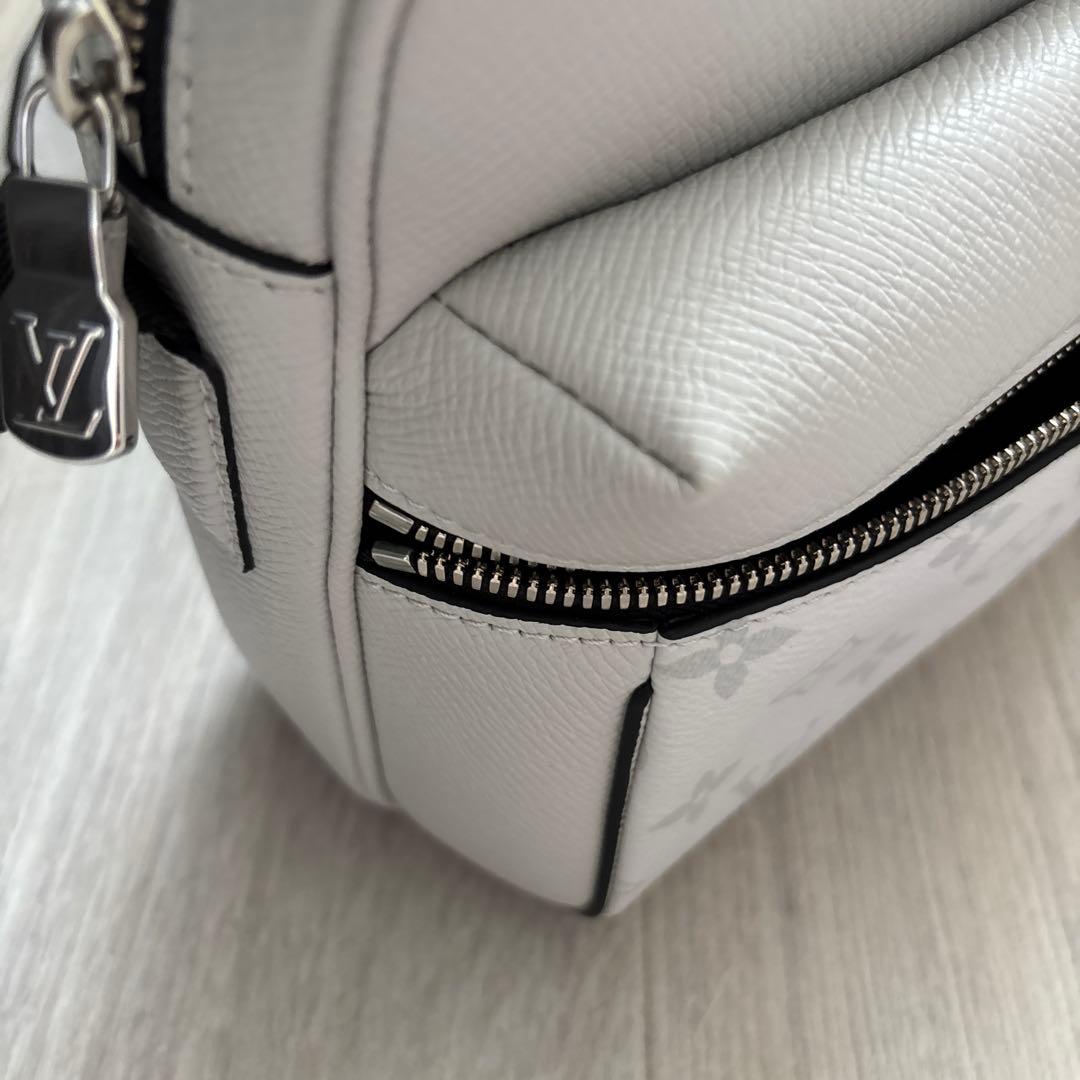 ルイヴィトン　タイガラマ アウトドア メッセンジャー　ショルダーバッグ