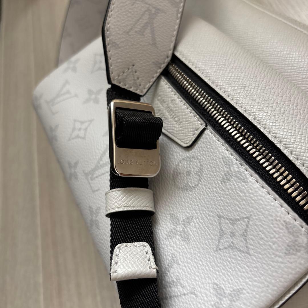 ルイヴィトン　タイガラマ アウトドア メッセンジャー　ショルダーバッグ