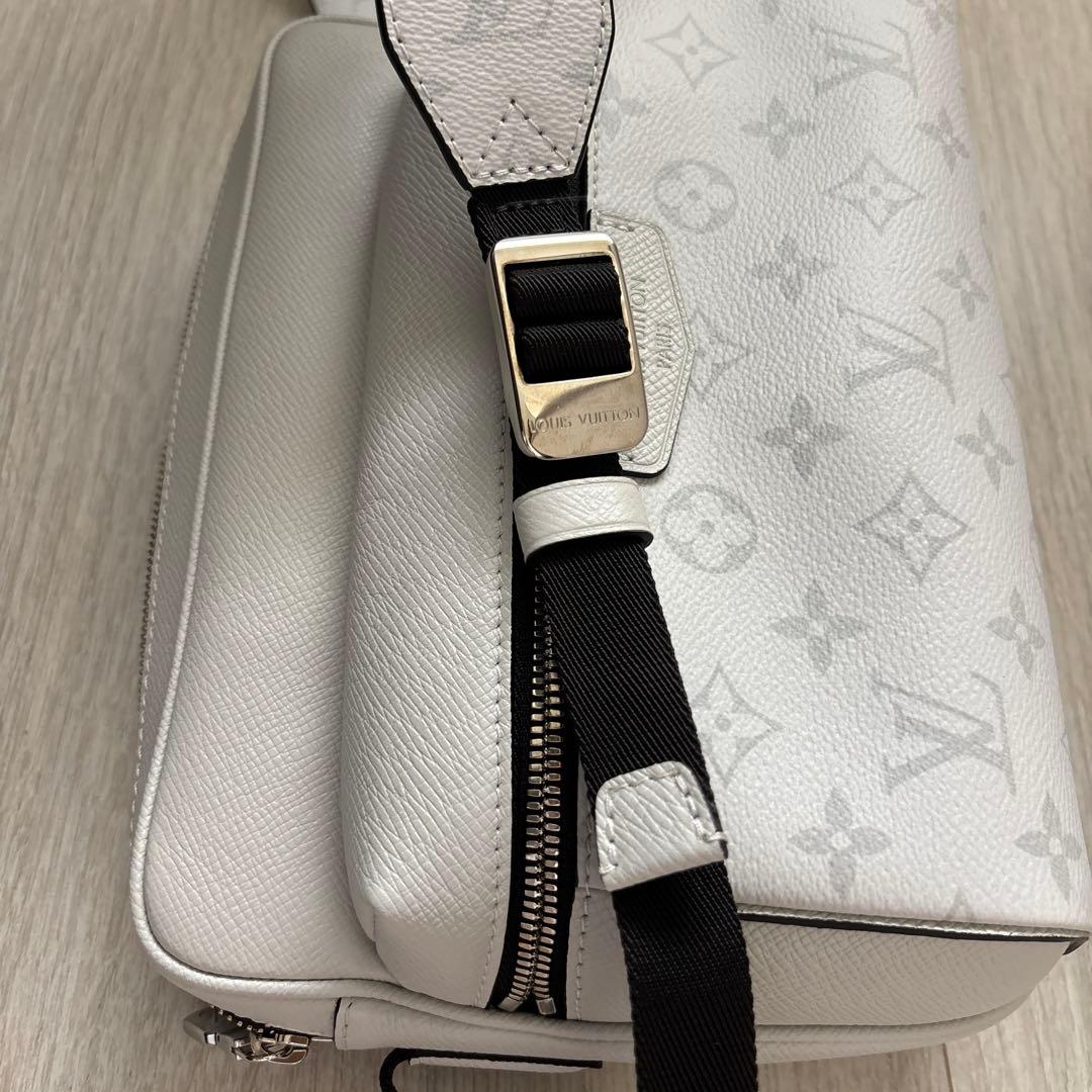 ルイヴィトン　タイガラマ アウトドア メッセンジャー　ショルダーバッグ