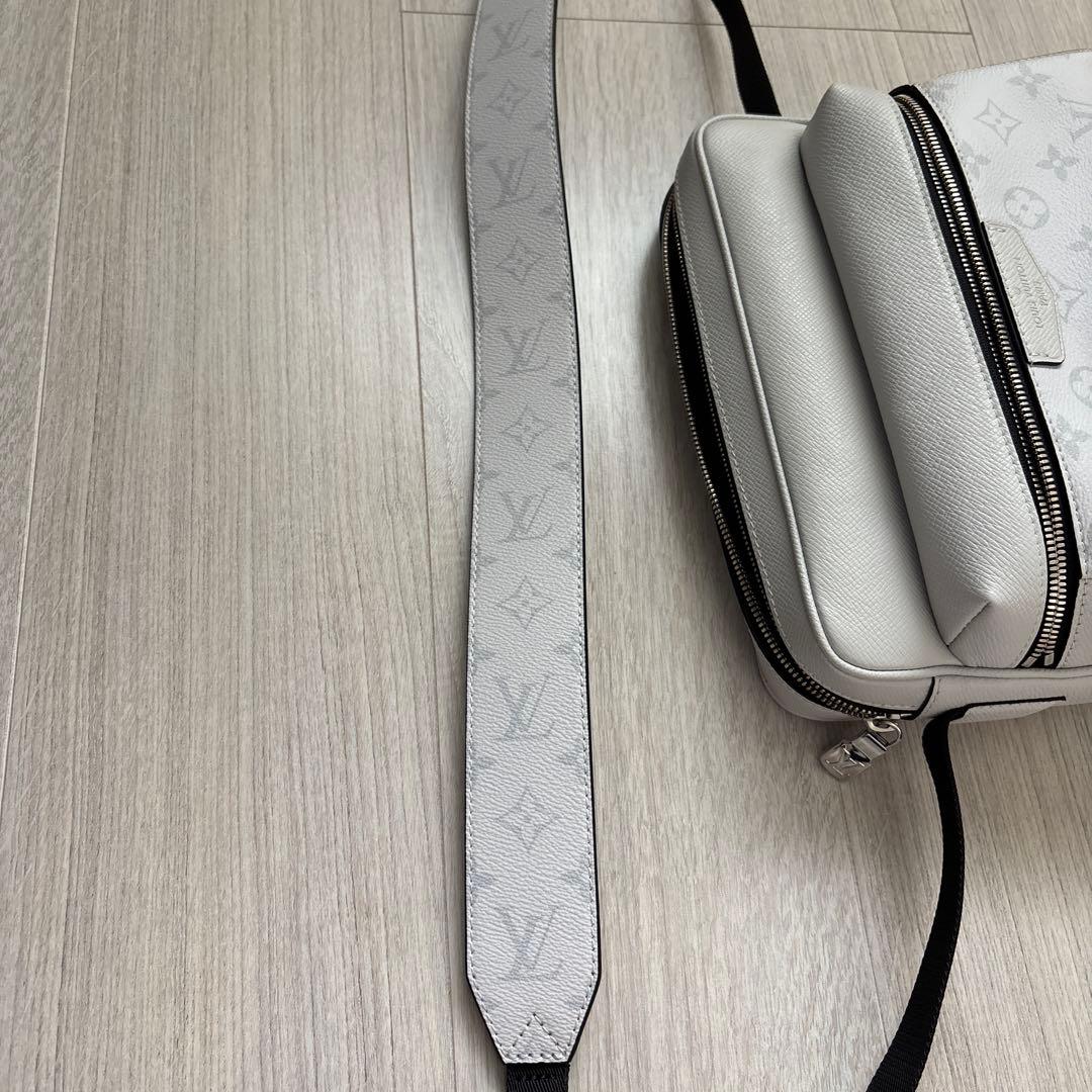 ルイヴィトン　タイガラマ アウトドア メッセンジャー　ショルダーバッグ