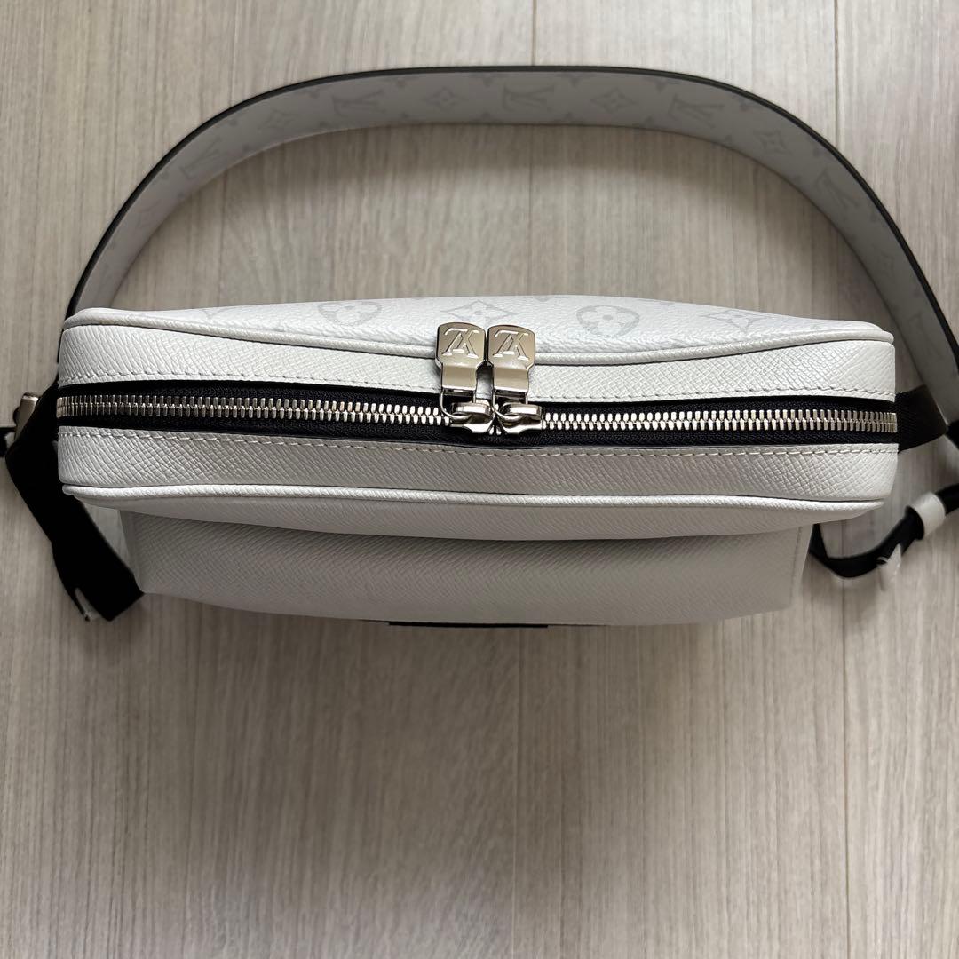 ルイヴィトン　タイガラマ アウトドア メッセンジャー　ショルダーバッグ