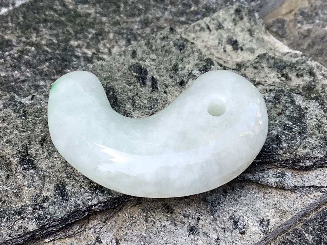 ✳限定卸し値段　極上氷紋様　糸魚川翡翠勾玉アイスジェイド プレゼント付　鑑別付