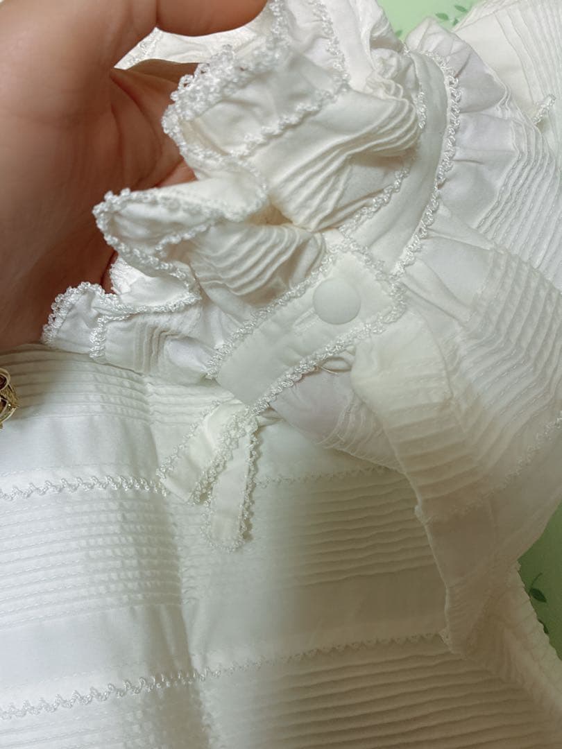 ワンダフルワールド　半袖リボンフリルオーバーブラウス