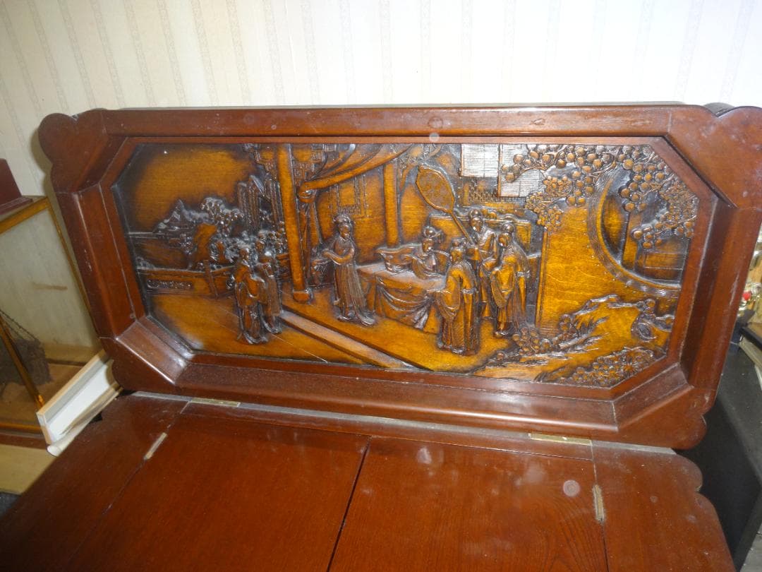 中国骨董 黒塗りキャビネット　＊豪華な木彫り