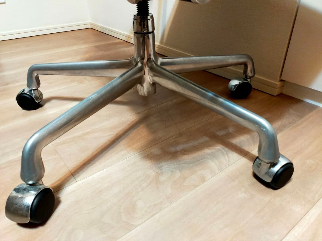 ハーマンミラー_イームズ ヴィンテージアルミナ ムグループ マネージメントチェア