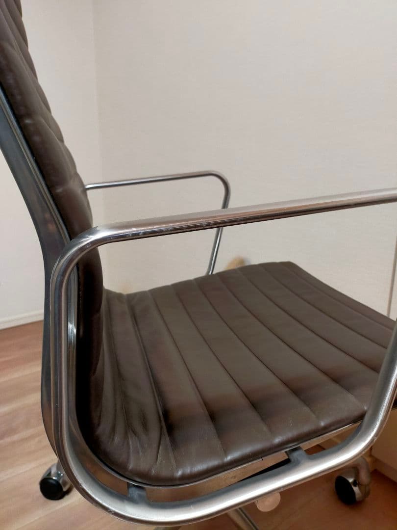 ハーマンミラー_イームズ ヴィンテージアルミナ ムグループ マネージメントチェア