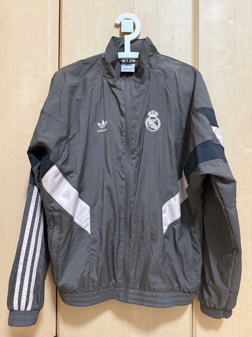 adidas レアルマドリード　トラックジャケット