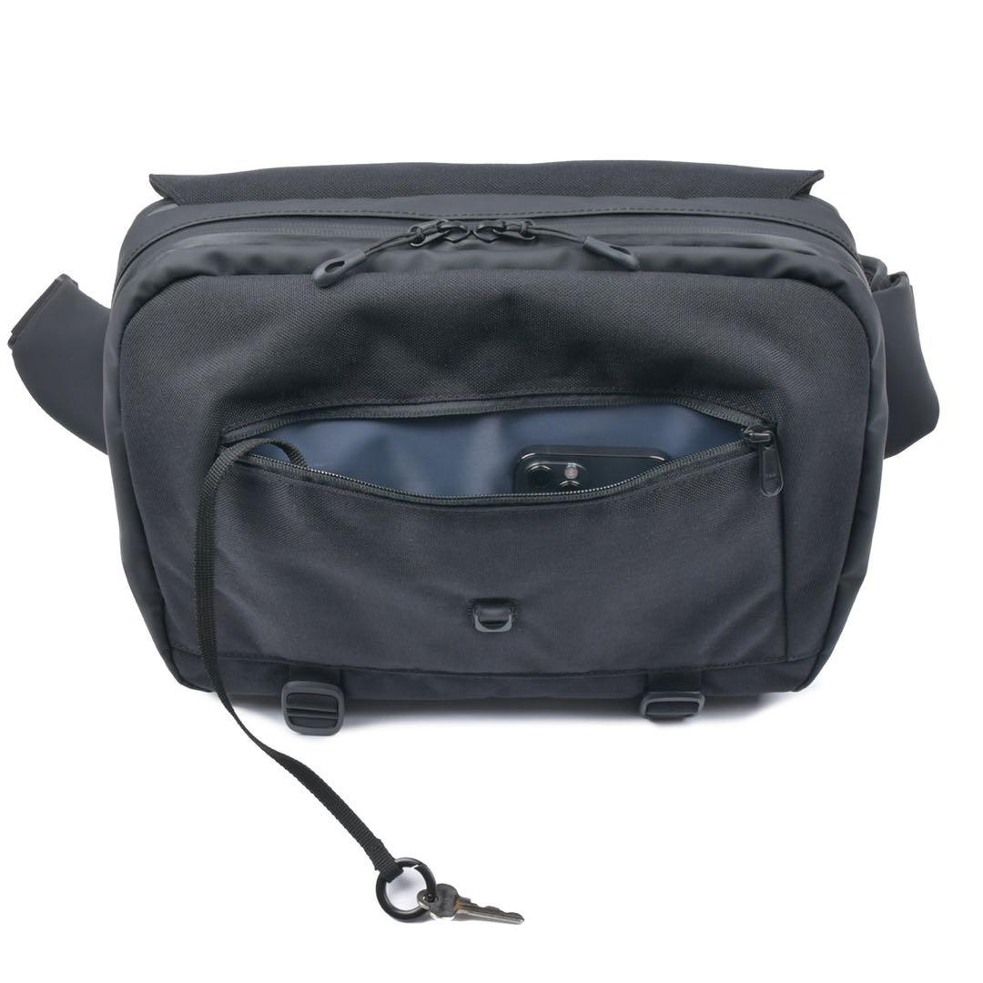 新品未使用　TOUGH BIG SLING BAG KHAKI