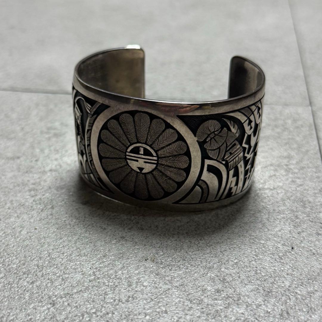 Bennett Kagenvema ホピ族 サンフェイスモチーフ バングル