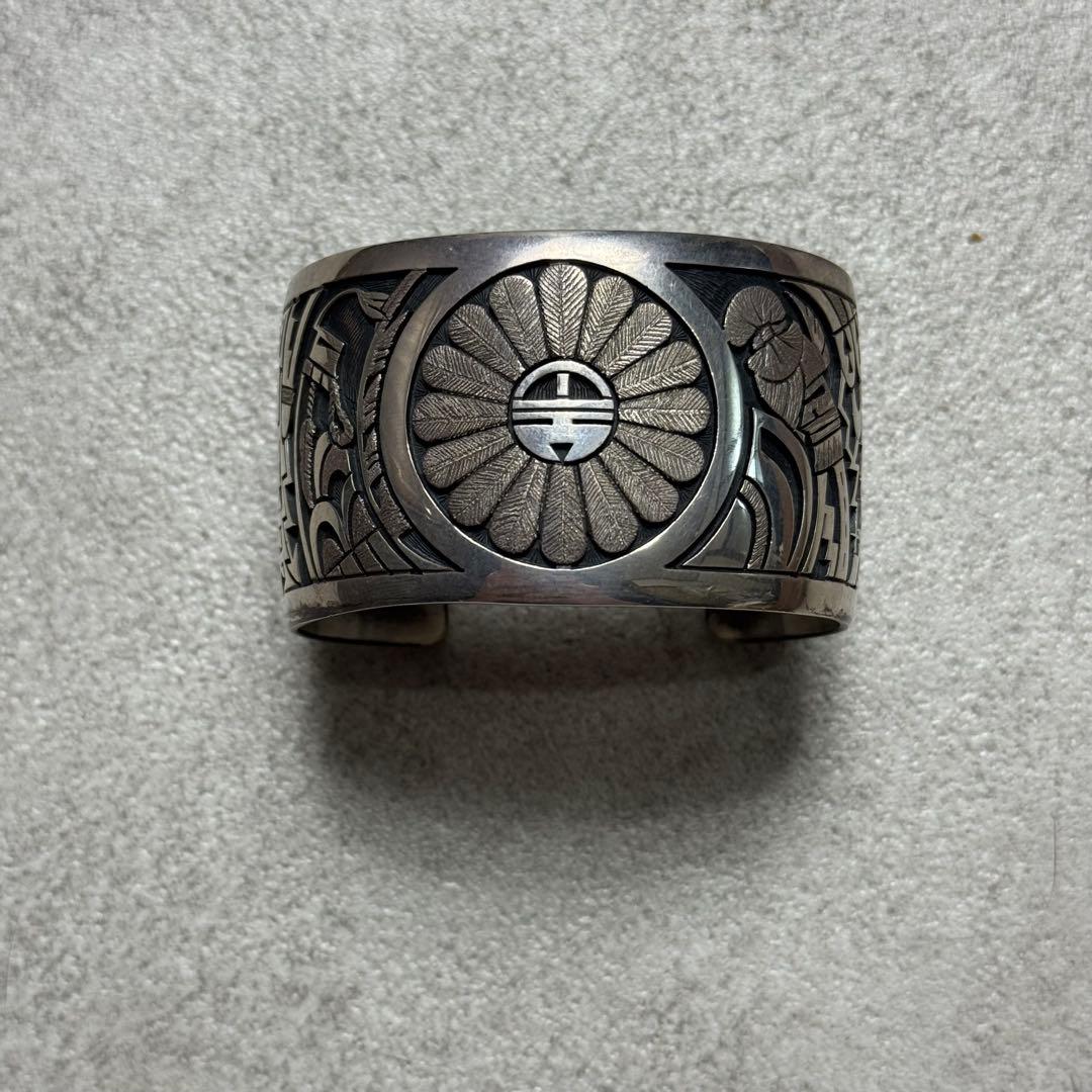 Bennett Kagenvema ホピ族 サンフェイスモチーフ バングル