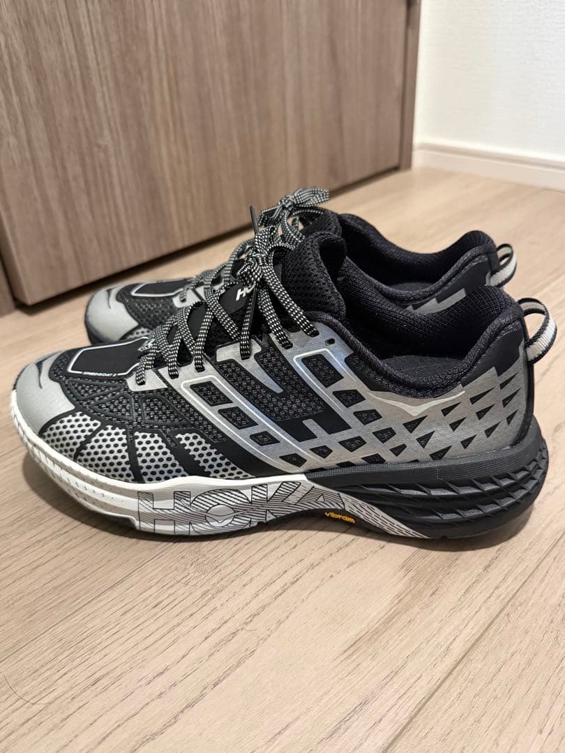 HOKA トレイルスニーカー Vibramソール ブラック/シルバー