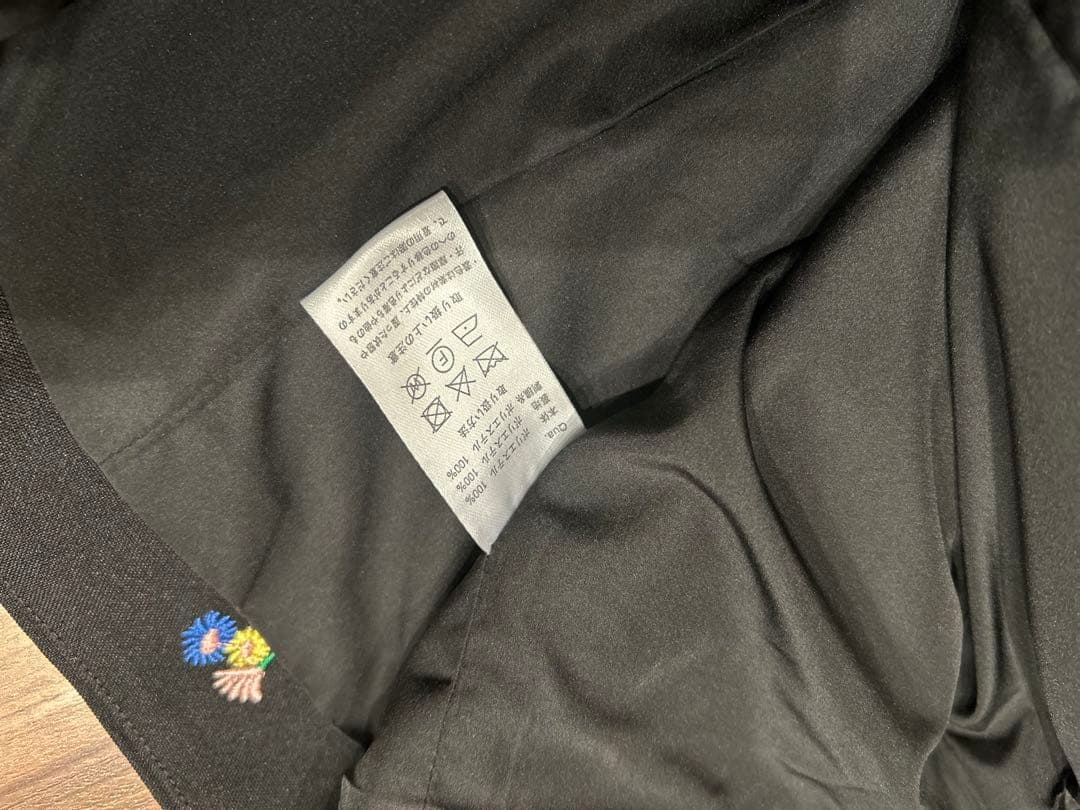 マチャット　フォルムプルオーバーブラウス　黒 花柄刺繍 半袖