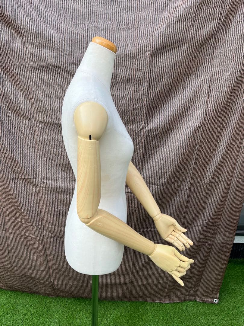 SUN エコボディ トルソー（バスト83サイズ）　腕と手指が動くマネキン