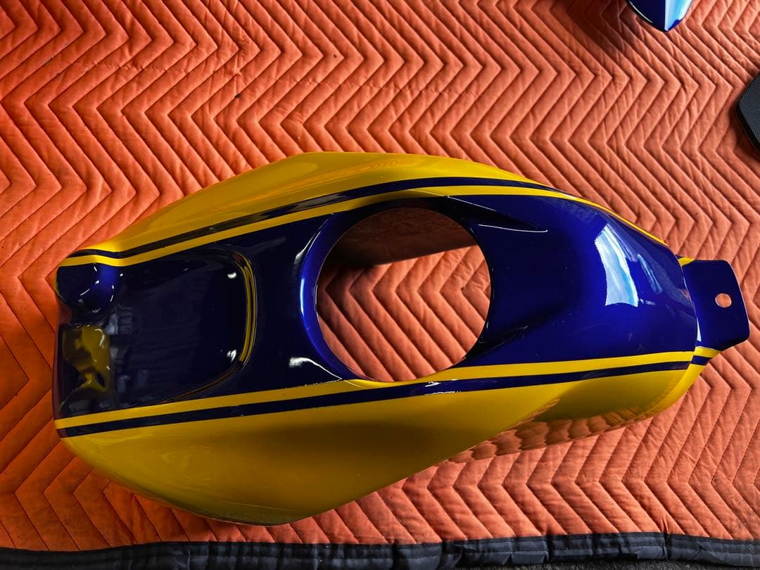 塗装のみの未使用、送料込み！Y2S フルカウル タンクカバーフロントフェンダー