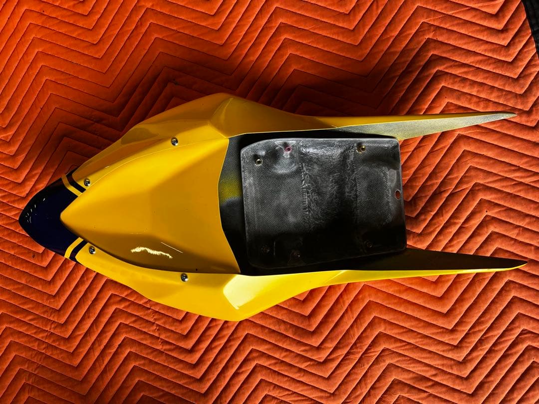 塗装のみの未使用、送料込み！Y2S フルカウル タンクカバーフロントフェンダー