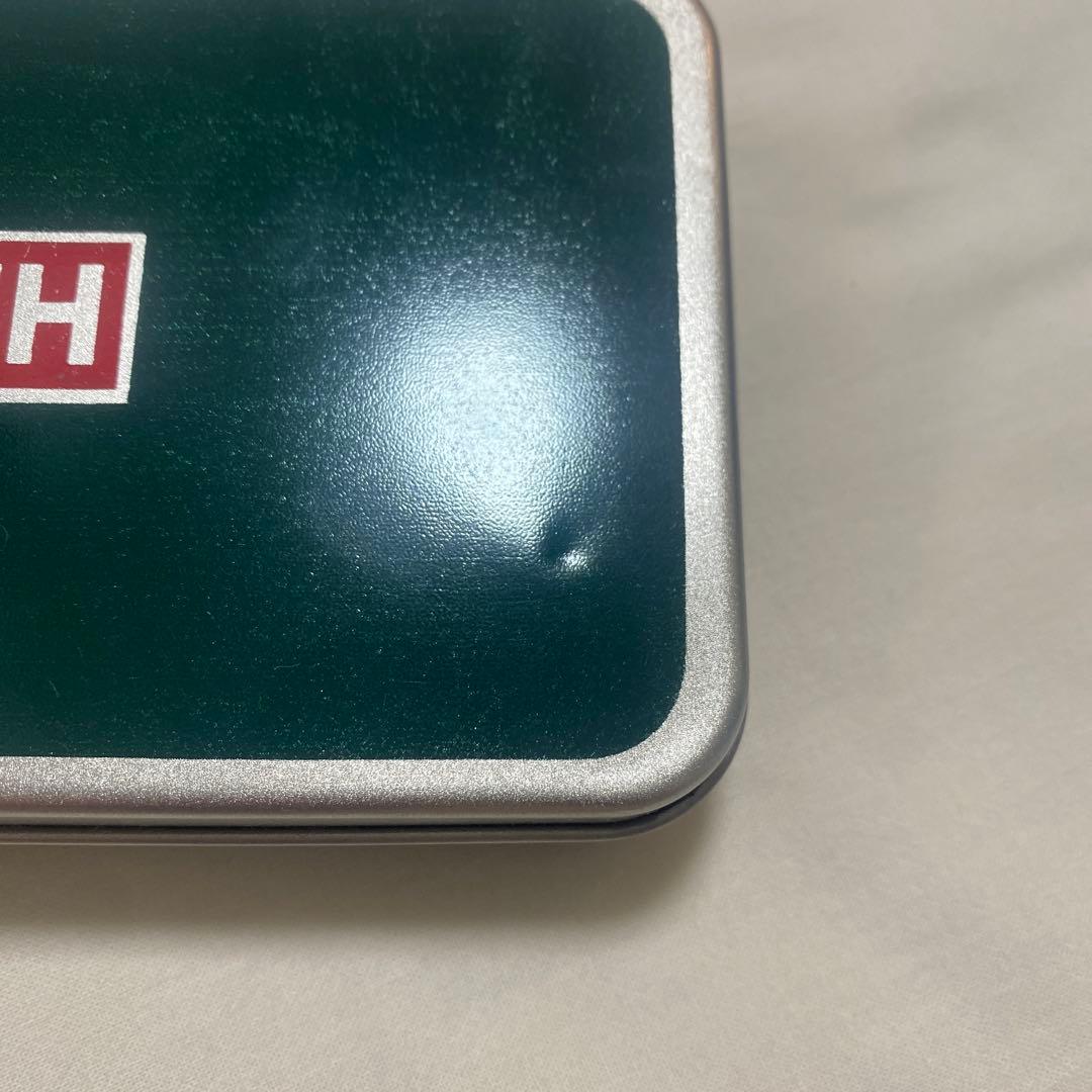 KITH 緑色金属製ケース