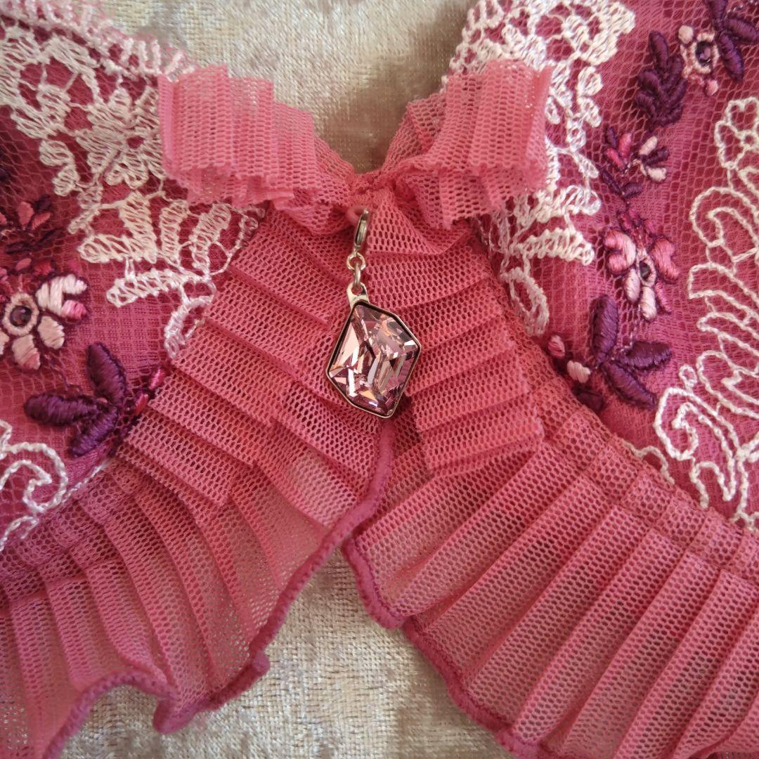 サルート　ピンク フリルと刺繍 ブラ☆Tバック☆ガーターベルト3点セットC75