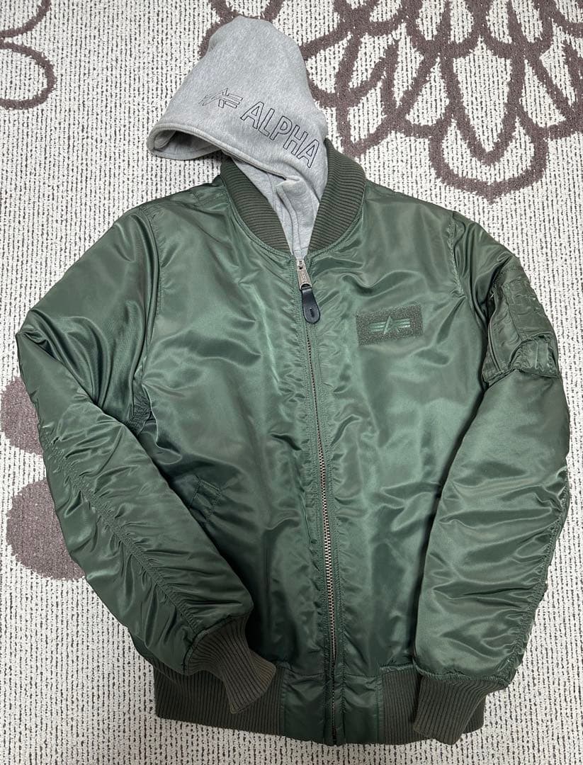 ALPHA 20012 MA1 TIGHT DTEC 脱着式レイヤードフード付き