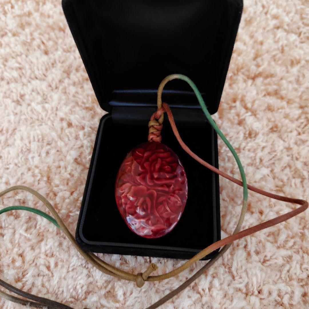 七宝焼ローズペンダント、レザー紐付き