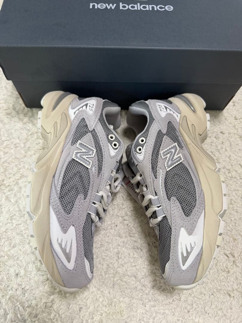 ML725AA ニューバランス