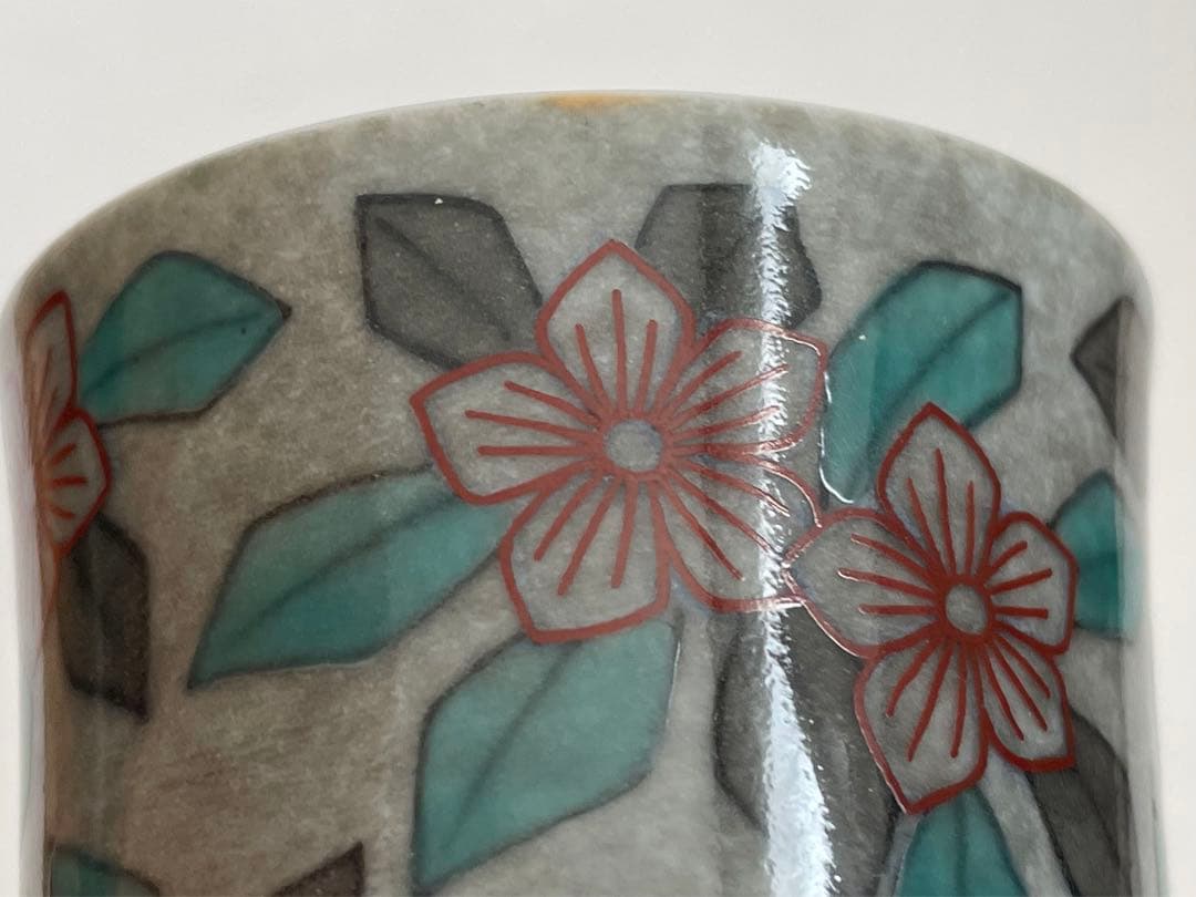 陶芸家　人間国宝　十三代　今泉今右衛門　色絵　薄墨　草花文ぐい呑　酒器　盃　共箱