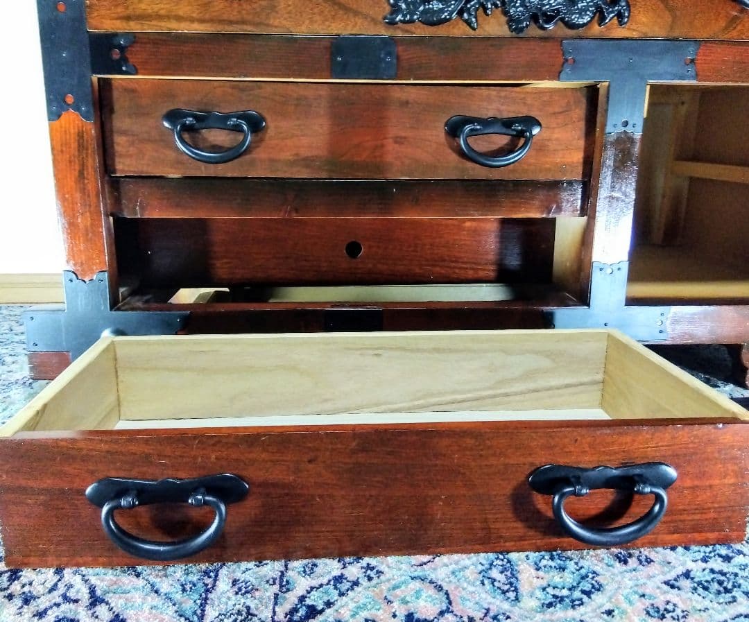 【蔵出し】アンティーク　車箪笥　からくり箪笥　ローチェスト　時代箪笥