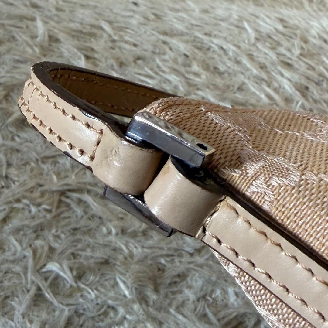 ☆美品☆GUCCI グッチ　アクセサリーポーチ　ショルダーバック　GG　ベージュ