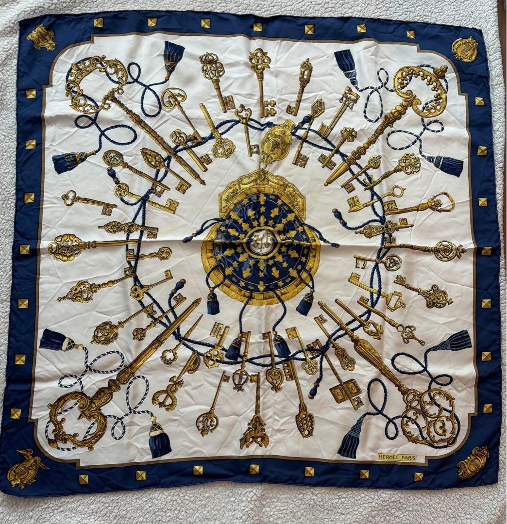 エルメスHERMES カレ　鍵モチーフ シルクスカーフ