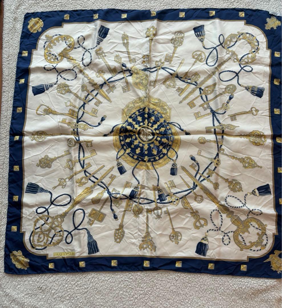 エルメスHERMES カレ　鍵モチーフ シルクスカーフ