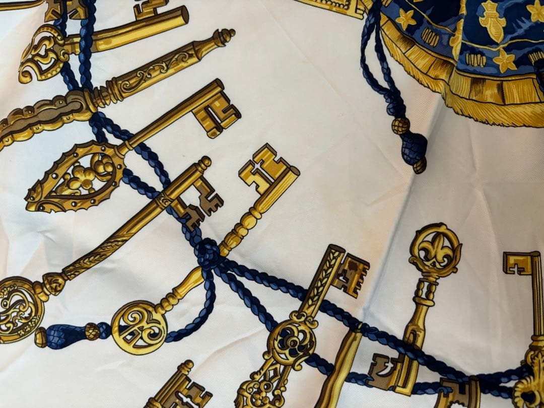 エルメスHERMES カレ　鍵モチーフ シルクスカーフ