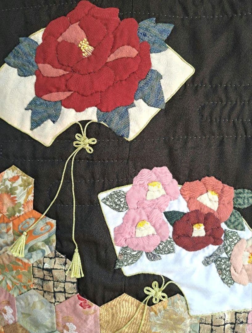 ハンドメイド　パッチワークタペストリー(着物・帯生地リメイク)