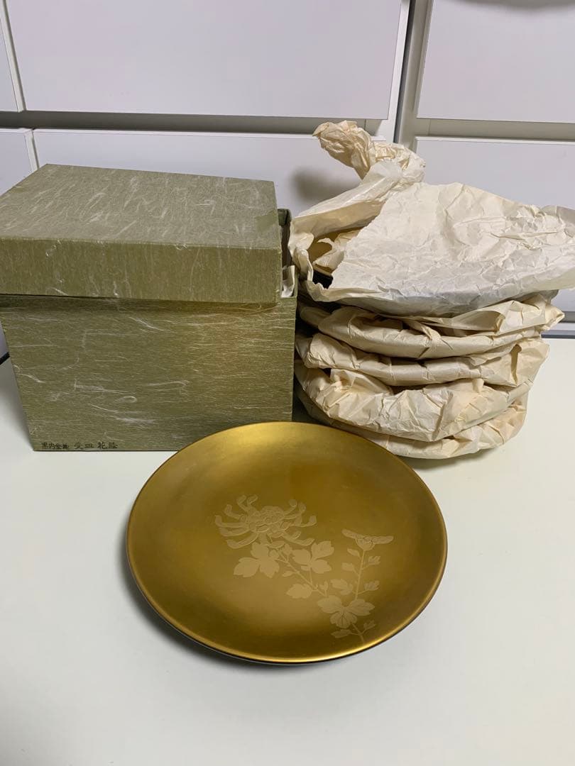 ⭐️新品未使用⭐️金彩漆器四季銘々皿【黒内金地　受皿花絵】