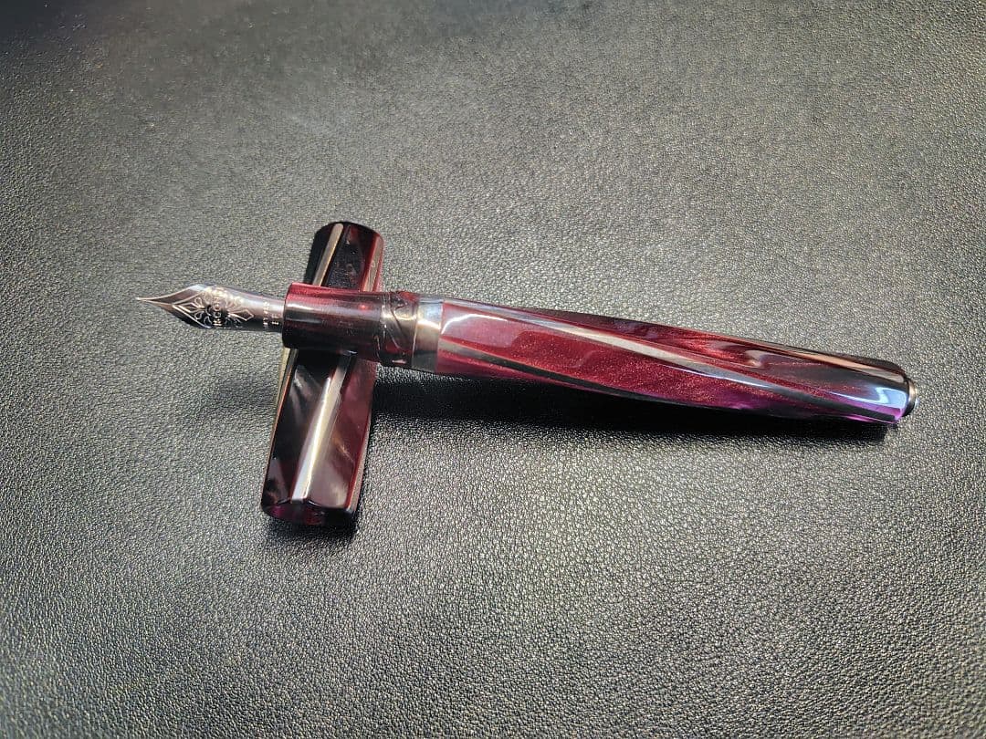 【万年筆】ヴィスコンティ ディヴィーナ エレガンス オーバーサイズ ボルドー