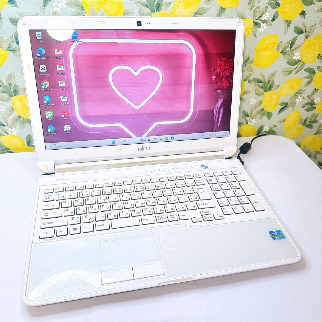 ホワイト可愛い❤️富士通ノートパソコン❤️ネットや事務に❤️動画編集や鑑賞にも❤️