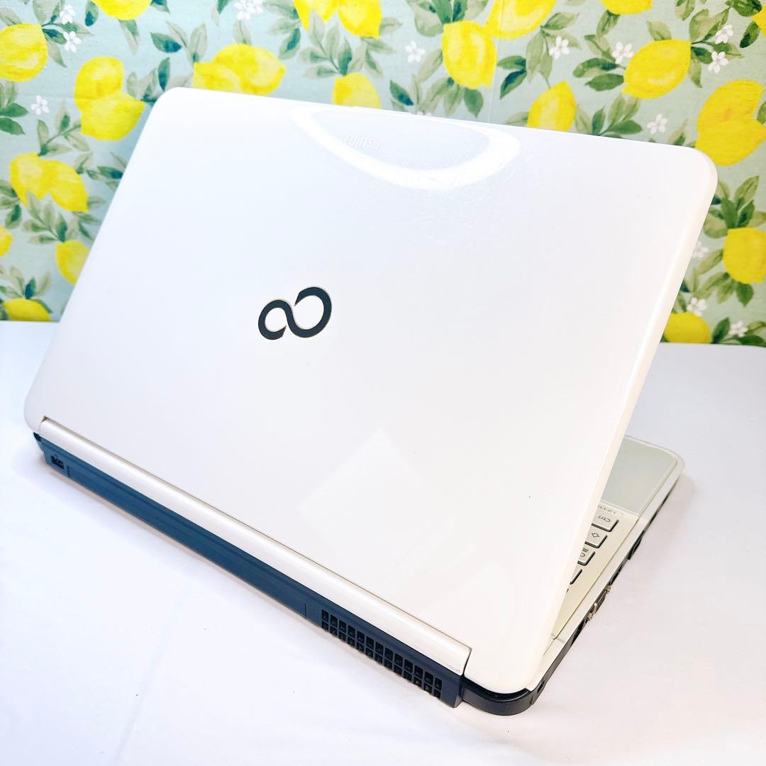 ホワイト可愛い❤️富士通ノートパソコン❤️ネットや事務に❤️動画編集や鑑賞にも❤️