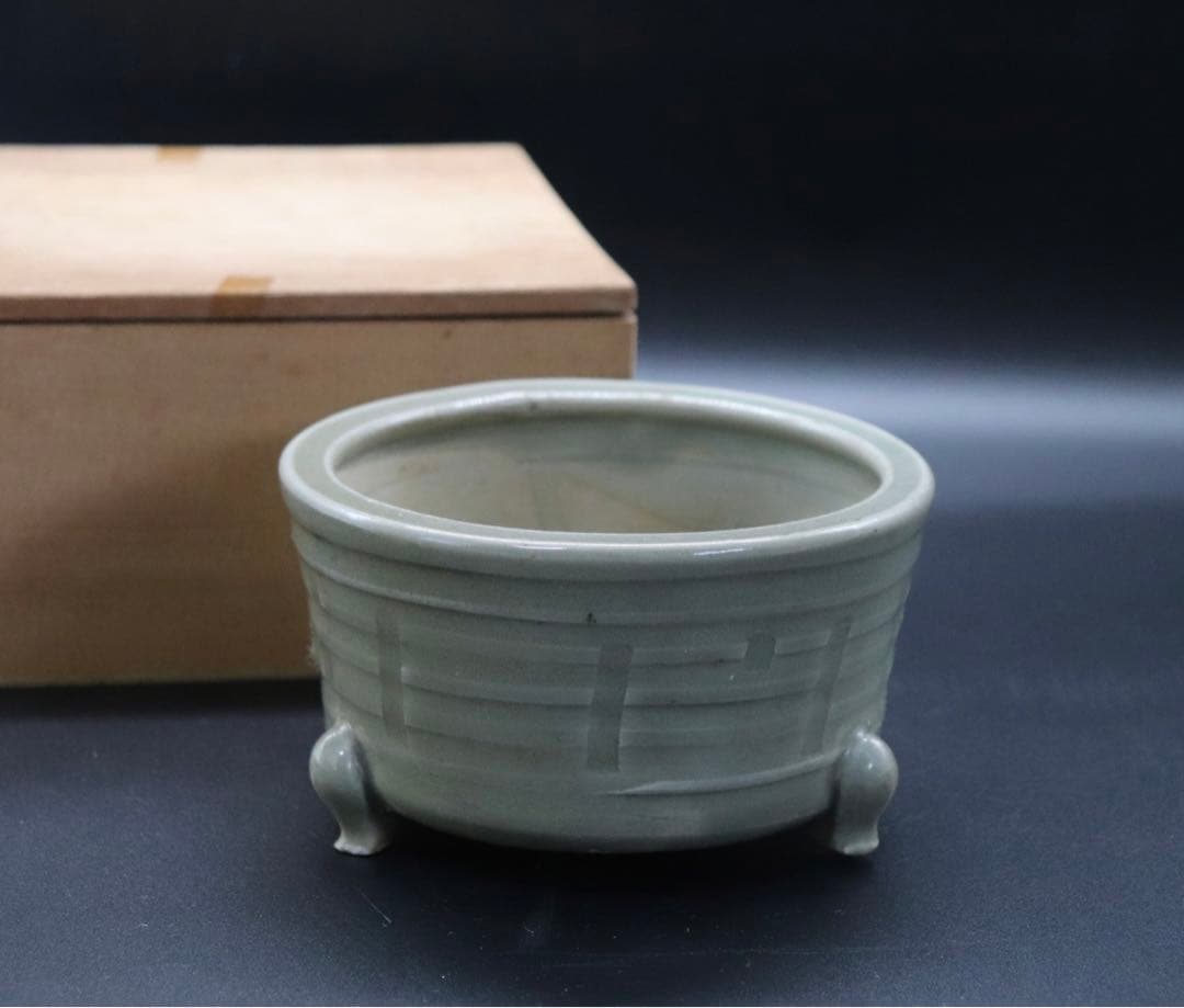 中国　元代青磁三足香炉　龍泉窯　木箱入　送料込み0909