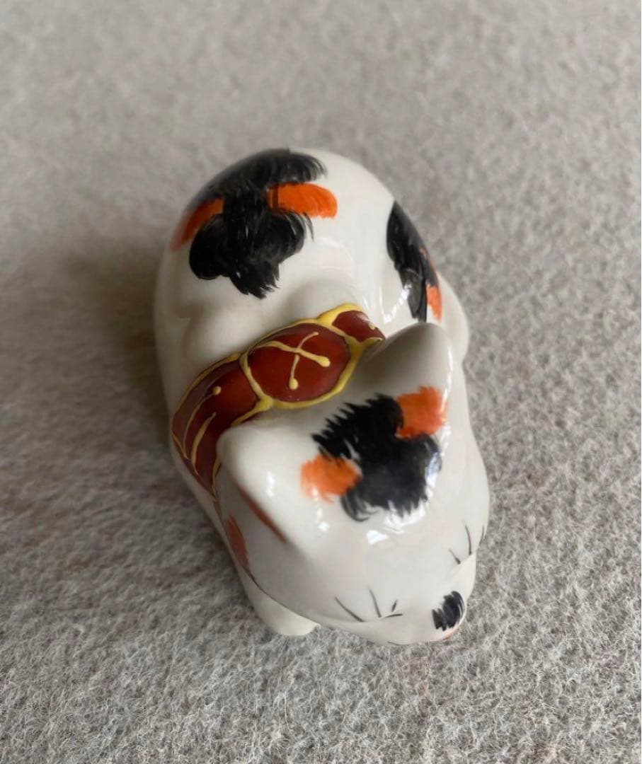 【九谷焼】ミニサイズ／眠り猫（陶器の三毛猫）