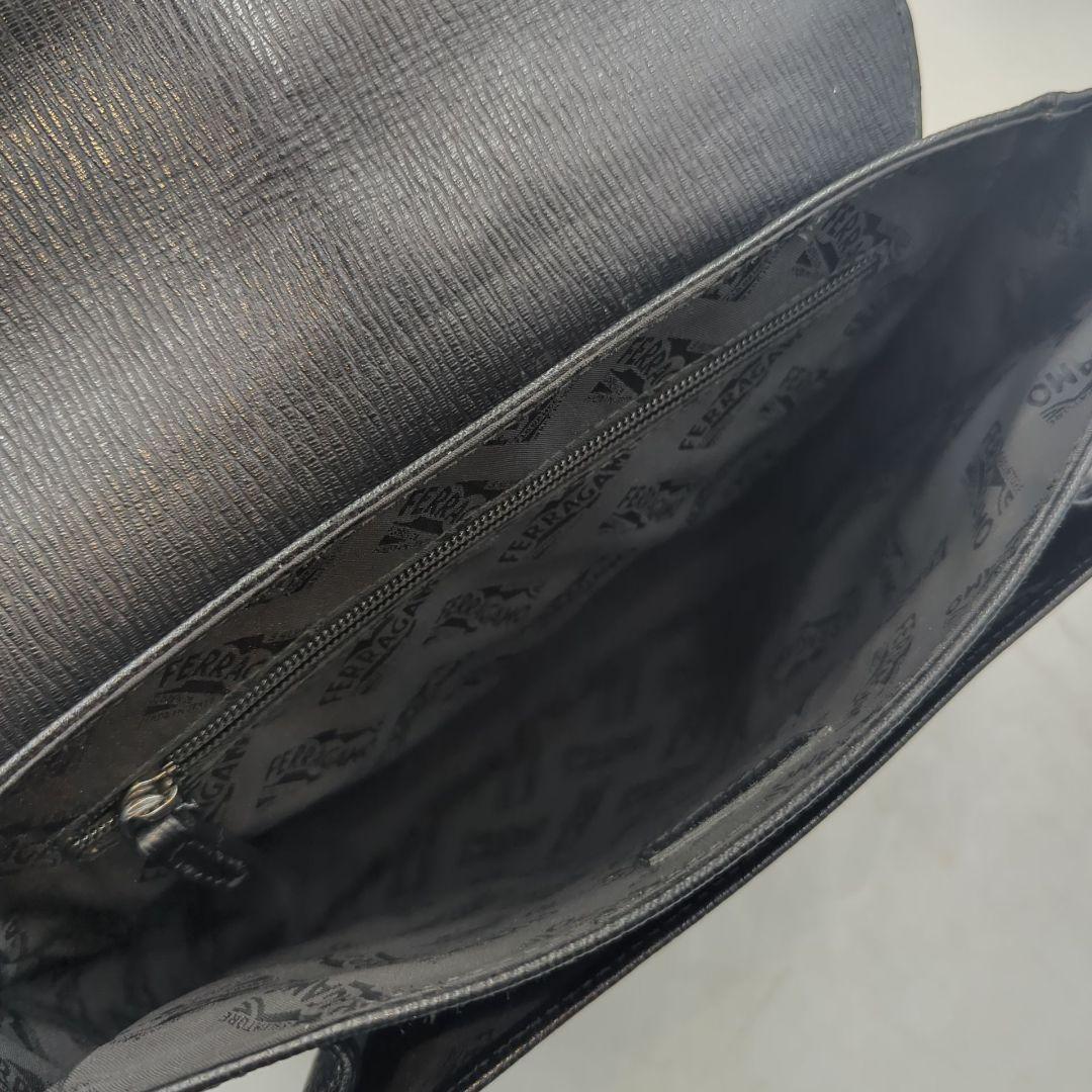 極美品 フェラガモ Ferragamo ショルダーバッグ レザー 黒