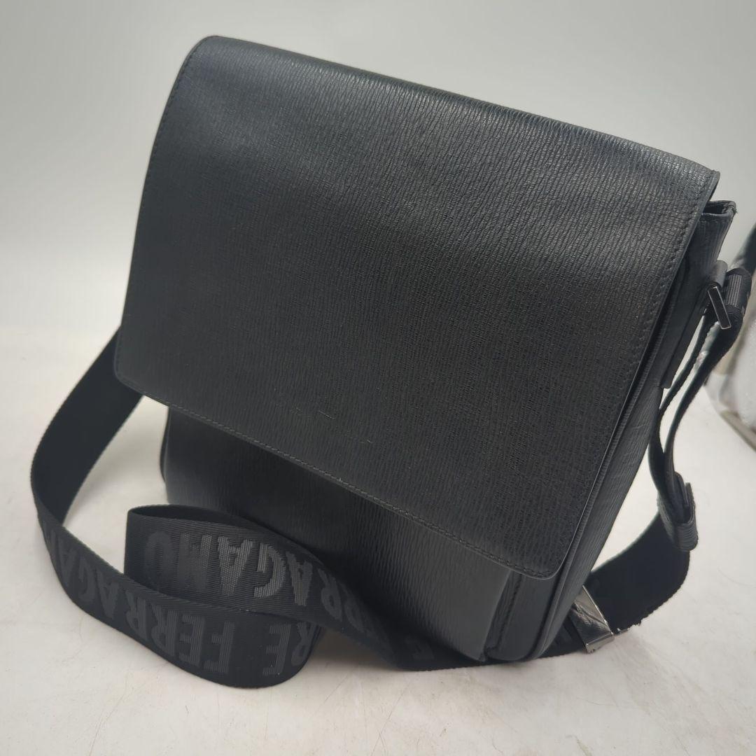 極美品 フェラガモ Ferragamo ショルダーバッグ レザー 黒