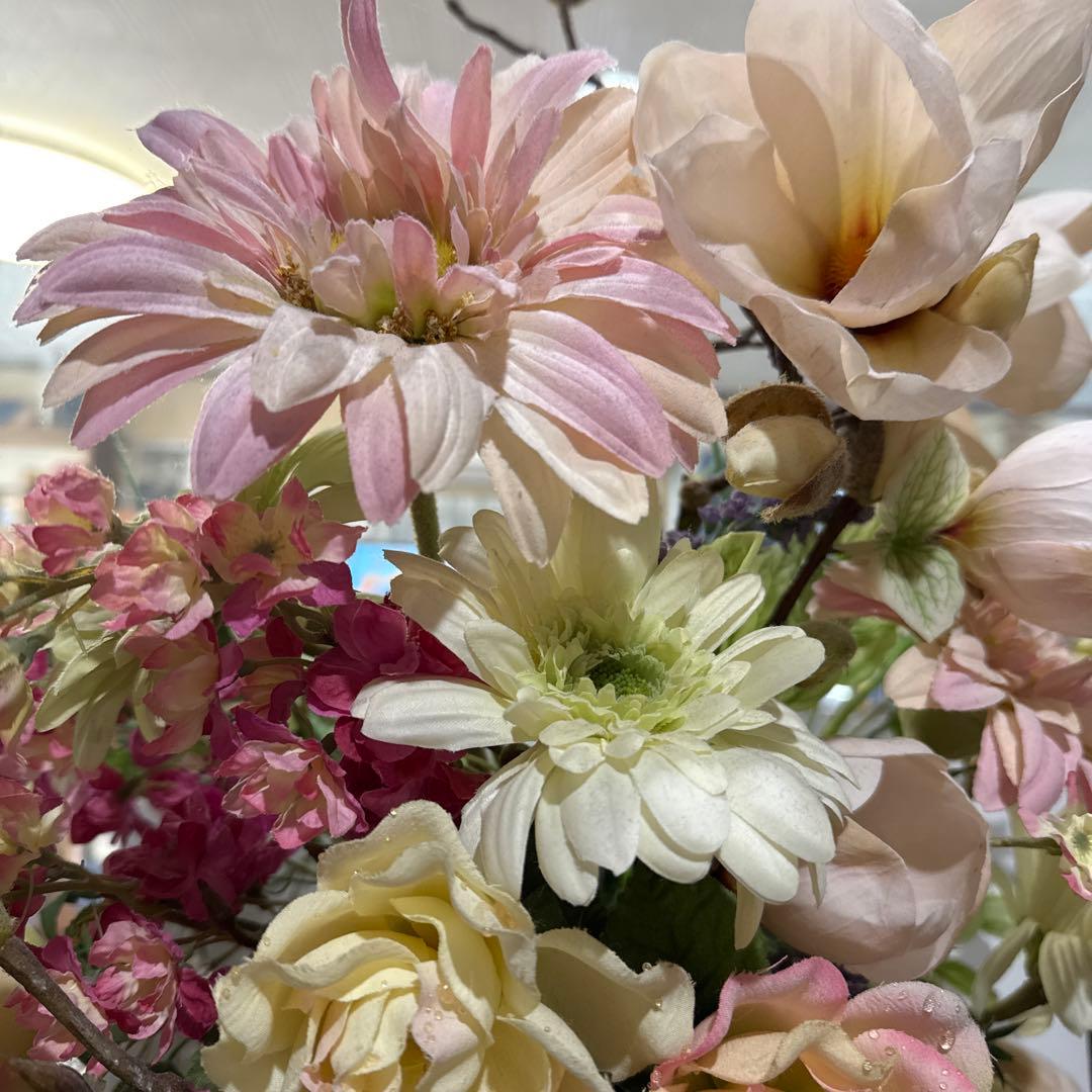 造花アレンジメント 花束 シルクフラワー 高さ約60㎝　花器32㎝