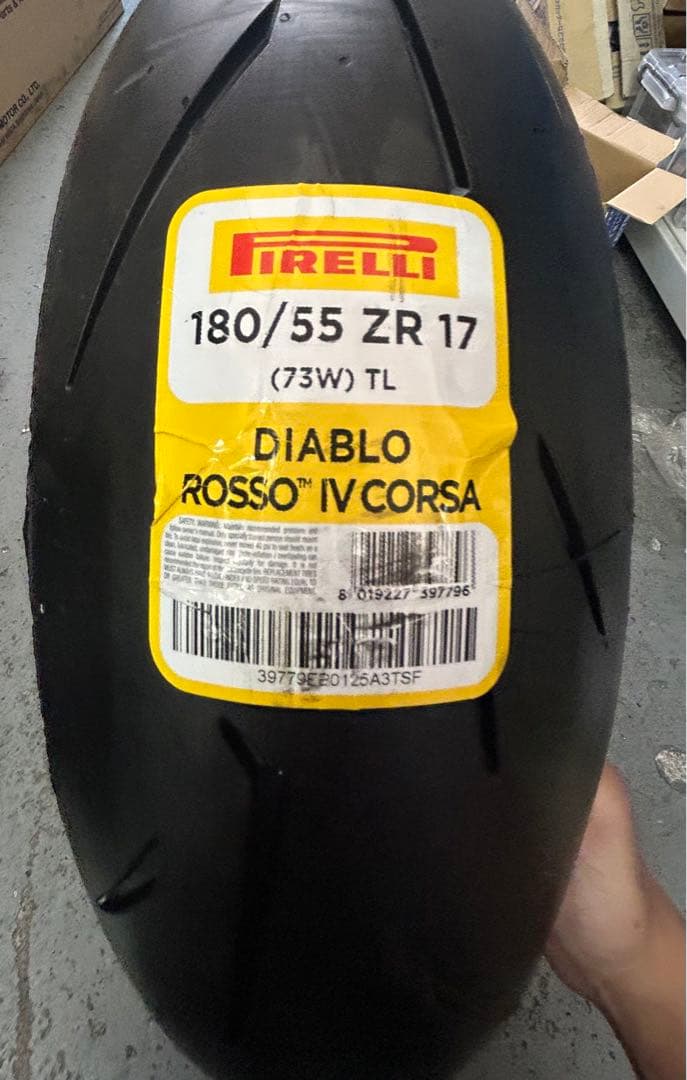 ピレリ　Diablo rosso IV corsa180/55ZR17
