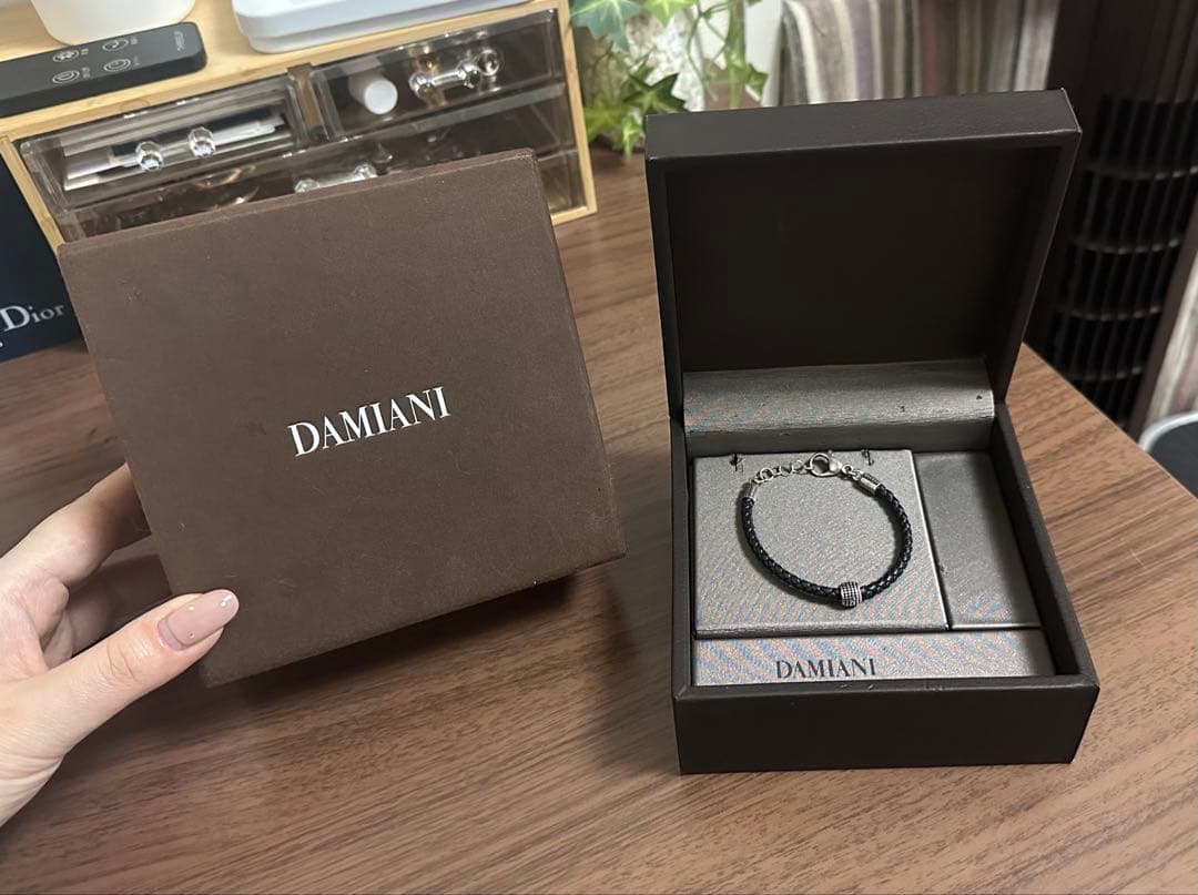 DAMIANI メトロポリタン　レザーブレスレット