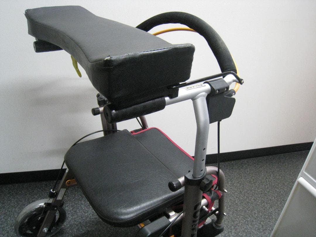 【送料無料】ナブテスコ 前腕支持型歩行車 REHAMO コンパル抑速ブレーキ ②