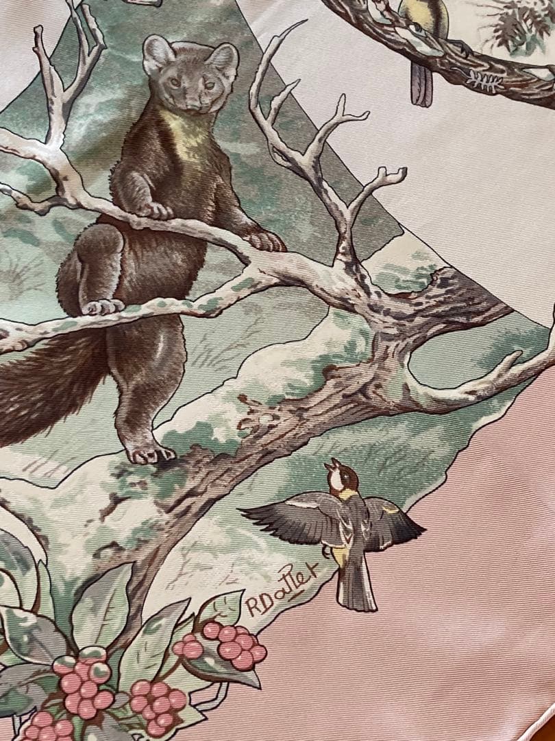 【フランス】Hermès エルメス　カレ90シルクスカーフ馬　鳥　鹿　花ピンク色