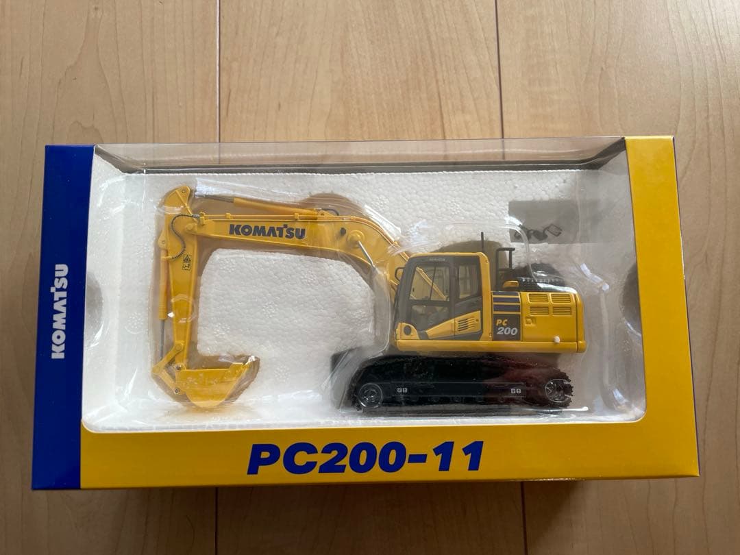 KOMATSU PC200-11 エクスカベーター