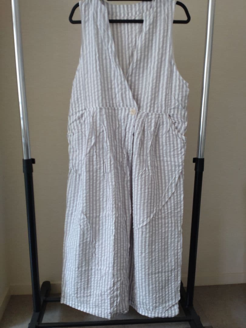 ネストローブ 〝 It's ME 〟サッカーストライプサロペット　グレー