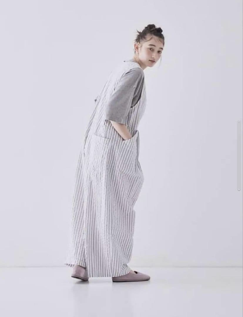 ネストローブ 〝 It's ME 〟サッカーストライプサロペット　グレー