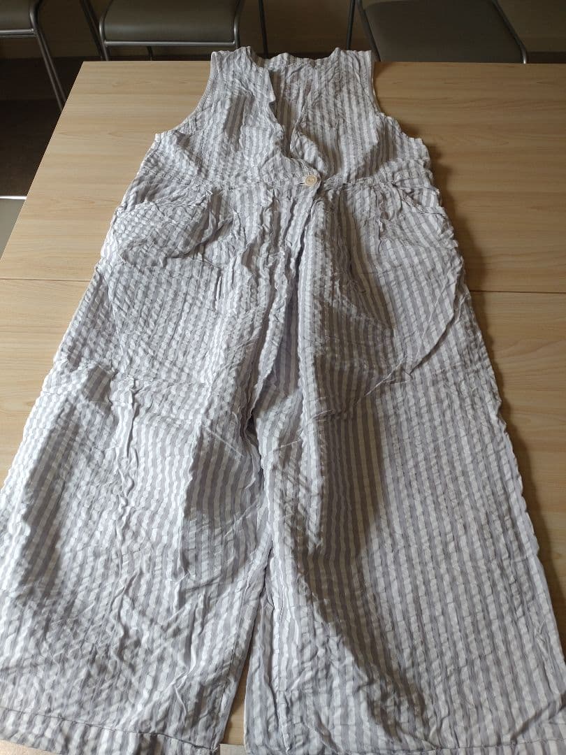 ネストローブ 〝 It's ME 〟サッカーストライプサロペット　グレー