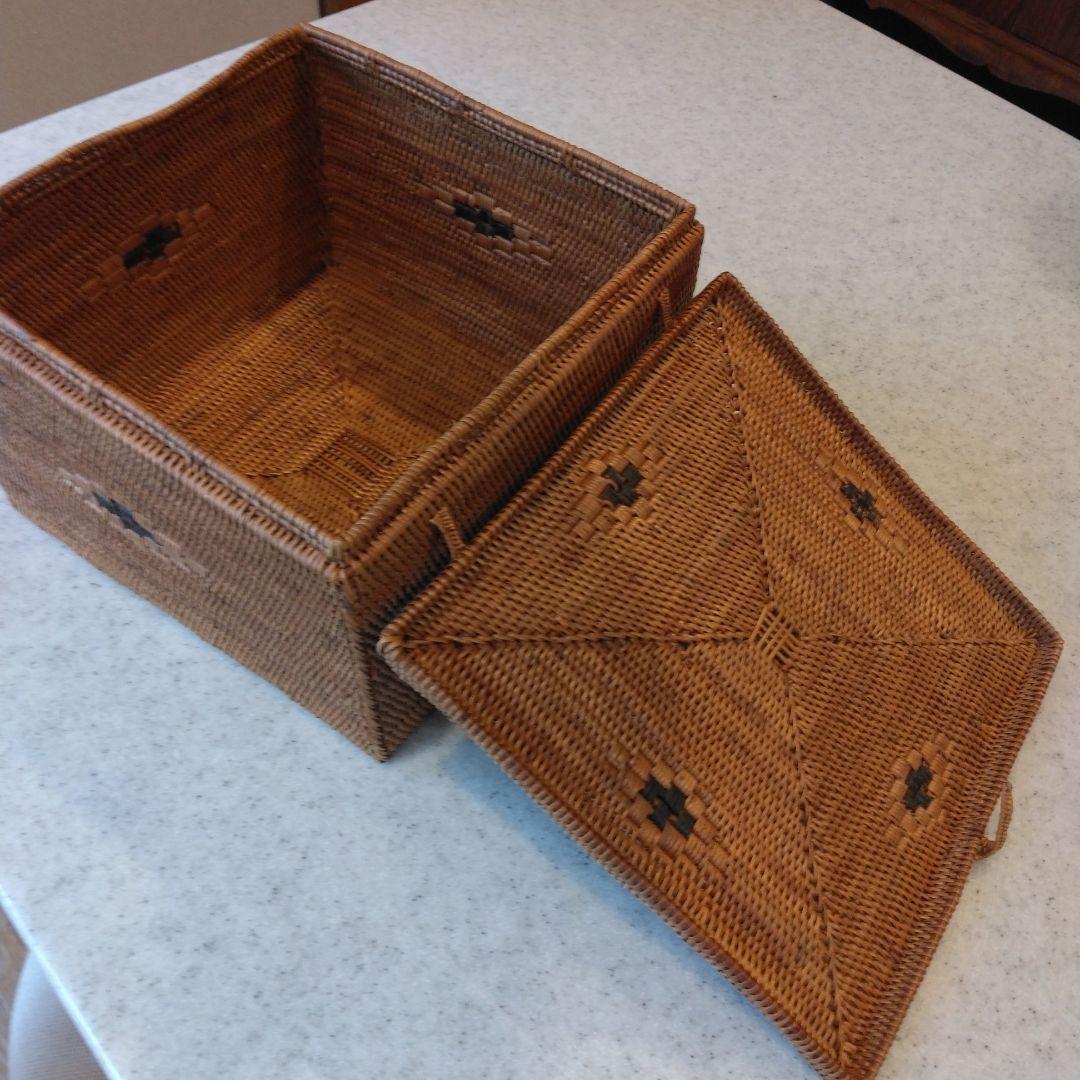 バリ島　アタ製蓋付きバスケット　アタ製蓋付き収納箱　アタ製雑貨