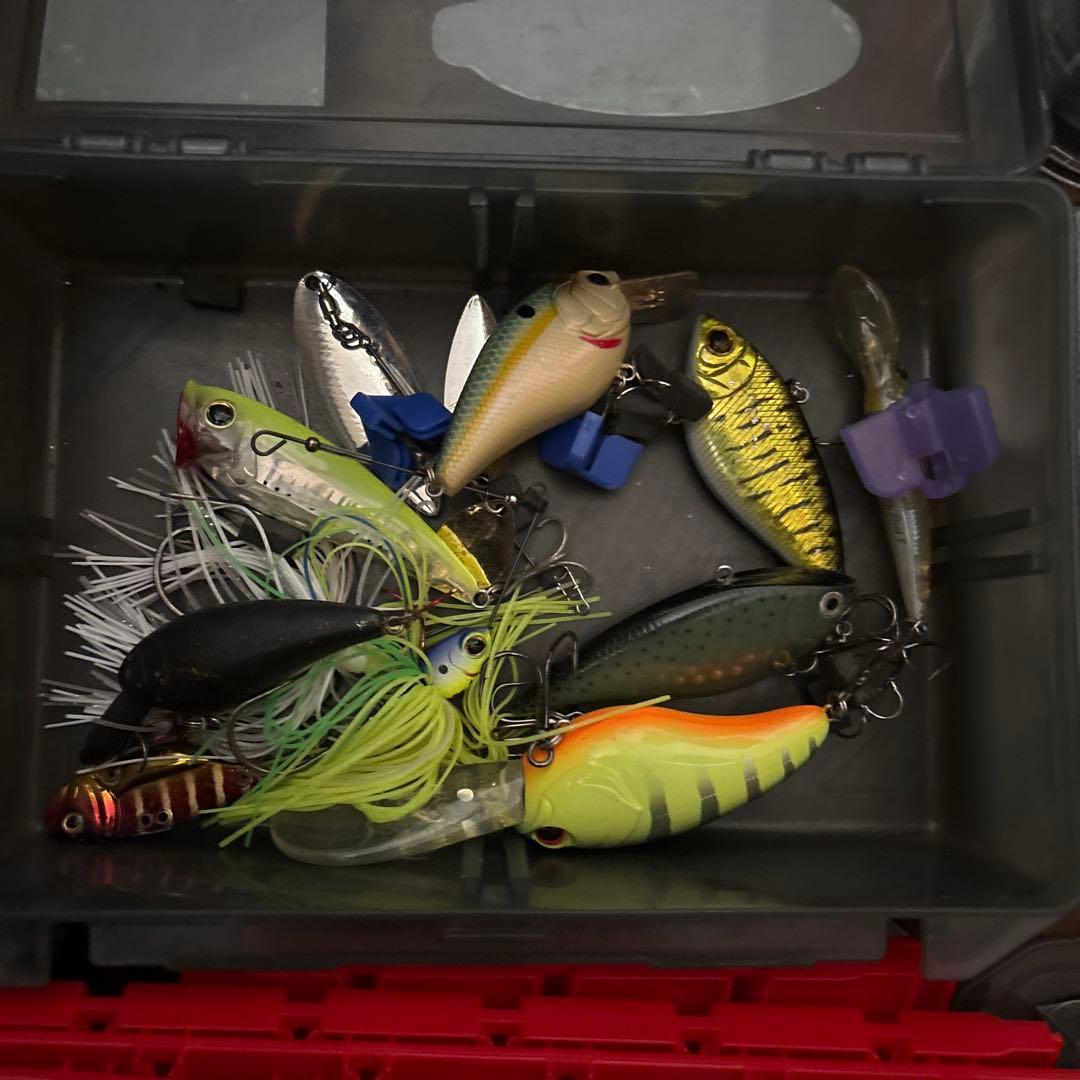 バス釣り引退セット　ルアー　ワーム　針　糸　釣り用カバン